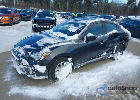 2019 Toyota Yaris L z USA, uszkodzony, nr VIN 3MYDLBYV8KY522874